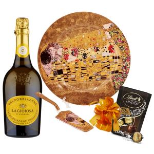 Подаръчен комплект за торти Целувката, вино и бонбони 