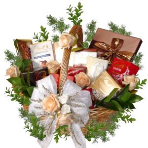Кошница с лакомства и бонбони Lindt – сватбен подарък