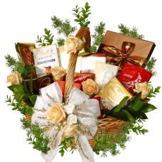 Кошница с лакомства и бонбони Lindt – сватбен подарък 